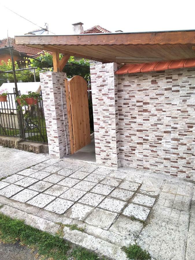 Къща Карби Kŭrdzhali Exteriér fotografie